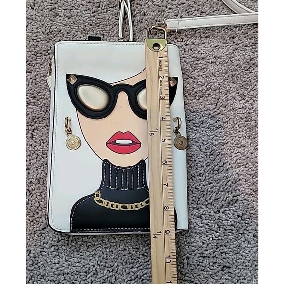 Fashion Face Crossbody Purse Mini Bag 3D Sunglasses Earrings Adjustable Strap - Picture 9 of 10